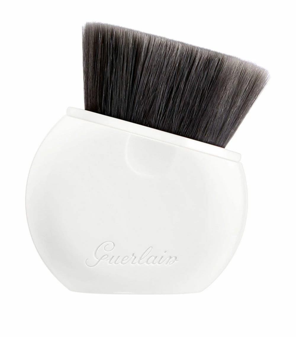 Guerlain L’Essentiel Retractable Foundation Brush Foundation Brushes 3 Guerlain L’Essentiel Retractable Foundation Brush Foundation Brushes