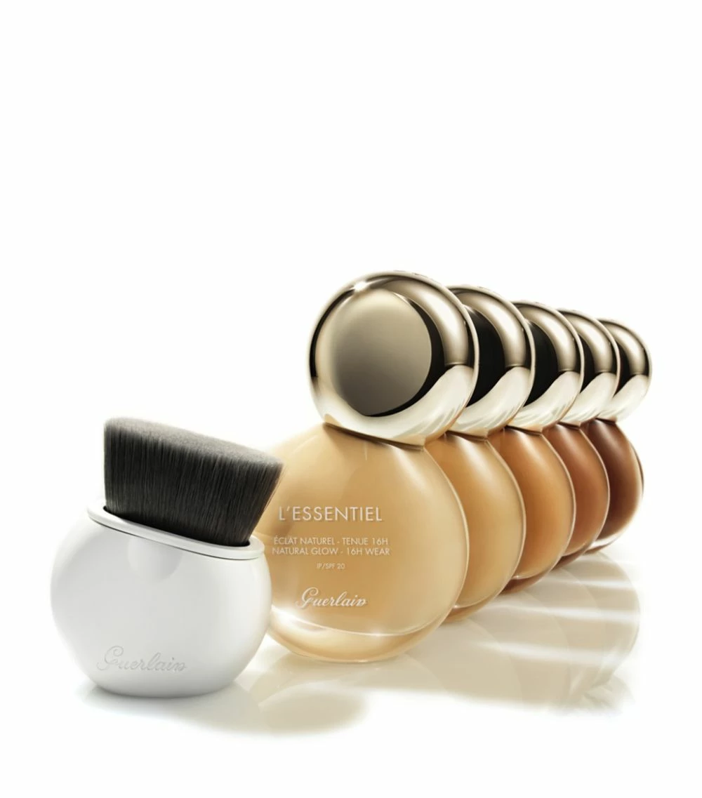 Guerlain L’Essentiel Retractable Foundation Brush Foundation Brushes 5 Guerlain L’Essentiel Retractable Foundation Brush Foundation Brushes - Image 3